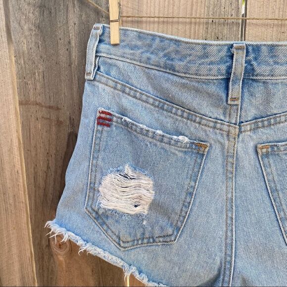 BDG Shorts Womens High Rise Rise Cut Off Frayed Destroyed Denim Short SZ 26 - Picture 2 of 11